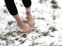 Feet - Anna D - 2011-12-24 The first snow