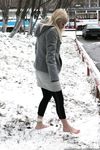 Feet - Anna D - 2011-12-24 The first snow