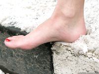 Feet - Anna D - 2011-12-24 The first snow