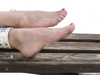 Feet - Anna D - 2011-12-24 The first snow