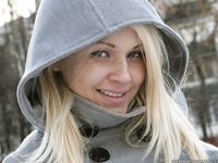 Feet - Anna D - 2011-12-24 The first snow