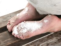 Feet - Anna D - 2011-12-24 The first snow