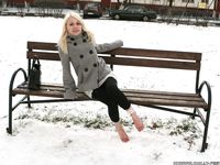 Feet - Anna D - 2011-12-24 The first snow