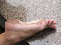 Feet - Anna F - 2012-10-06 High-arched beauty in hat