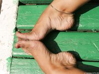 Feet - Anna F - 2012-10-06 High-arched beauty in hat