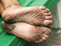 Feet - Anna F - 2012-10-06 High-arched beauty in hat