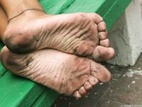 Feet - Anna F - 2012-10-06 High-arched beauty in hat