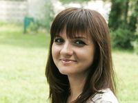 Feet - Anna G - 2012-11-11 Barefoot girl in a short skirt