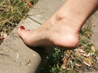 Feet - Anna G - 2012-11-11 Barefoot girl in a short skirt