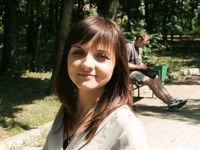 Feet - Anna G - 2012-11-11 Barefoot girl in a short skirt