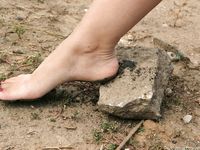 Feet - Anna G - 2012-11-11 Barefoot girl in a short skirt