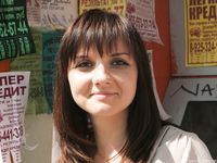 Feet - Anna G - 2012-11-11 Barefoot girl in a short skirt