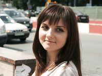 Feet - Anna G - 2012-11-11 Barefoot girl in a short skirt