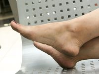 Feet - Anna G - 2012-11-11 Barefoot girl in a short skirt