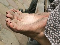 Feet - Anna G - 2012-11-11 Barefoot girl in a short skirt