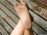 Feet - Anna G - 2012-11-11 Barefoot girl in a short skirt
