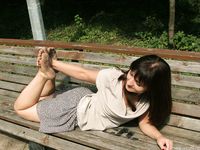 Feet - Anna G - 2012-11-11 Barefoot girl in a short skirt