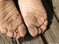 Feet - Anna G - 2012-11-11 Barefoot girl in a short skirt