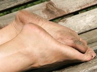 Feet - Anna G - 2012-11-11 Barefoot girl in a short skirt