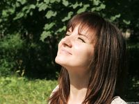 Feet - Anna G - 2012-11-11 Barefoot girl in a short skirt