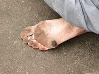 Feet - Anna H - 2013-04-12 Barefoot in a city streets