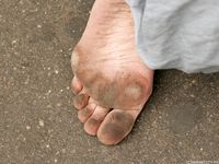 Feet - Anna H - 2013-04-12 Barefoot in a city streets