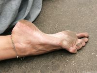 Feet - Anna H - 2013-04-12 Barefoot in a city streets