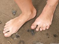 Feet - Anna H - 2013-04-12 Barefoot in a city streets