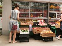 Feet - Anna H - 2013-04-12 Barefoot in a city streets