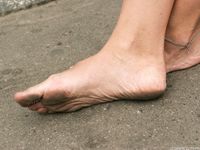 Feet - Anna H - 2013-04-12 Barefoot in a city streets