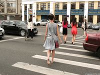 Feet - Anna H - 2013-04-12 Barefoot in a city streets