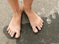 Feet - Anna H - 2013-04-12 Barefoot in a city streets