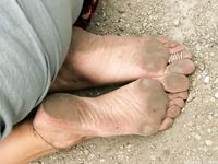 Feet - Anna H - 2013-04-12 Barefoot in a city streets
