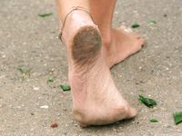 Feet - Anna H - 2013-04-12 Barefoot in a city streets