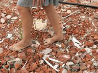 Feet - Anna H - 2013-04-12 Barefoot in a city streets