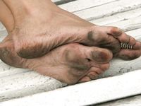 Feet - Anna H - 2013-04-12 Barefoot in a city streets