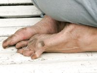 Feet - Anna H - 2013-04-12 Barefoot in a city streets