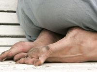 Feet - Anna H - 2013-04-12 Barefoot in a city streets