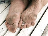 Feet - Anna H - 2013-04-12 Barefoot in a city streets