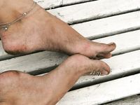 Feet - Anna H - 2013-04-12 Barefoot in a city streets