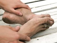 Feet - Anna H - 2013-04-12 Barefoot in a city streets