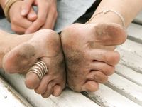 Feet - Anna H - 2013-04-12 Barefoot in a city streets