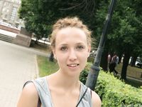 Feet - Anna H - 2013-04-12 Barefoot in a city streets