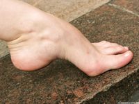 Feet - Anna I - 2013-06-22 Flexible feet and dirty soles