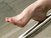 Feet - Anna I - 2013-06-22 Flexible feet and dirty soles