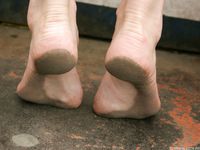 Feet - Anna I - 2013-06-22 Flexible feet and dirty soles