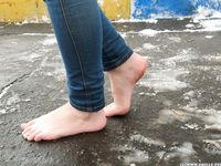 Feet - Anna J - 2016-02-13 In a winter street