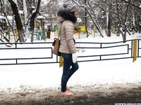 Feet - Anna J - 2016-02-13 In a winter street
