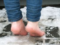 Feet - Anna J - 2016-02-13 In a winter street