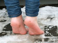 Feet - Anna J - 2016-02-13 In a winter street